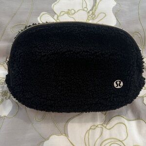 Lululemon athletica Black Sherpa Everywhere Belt Bag